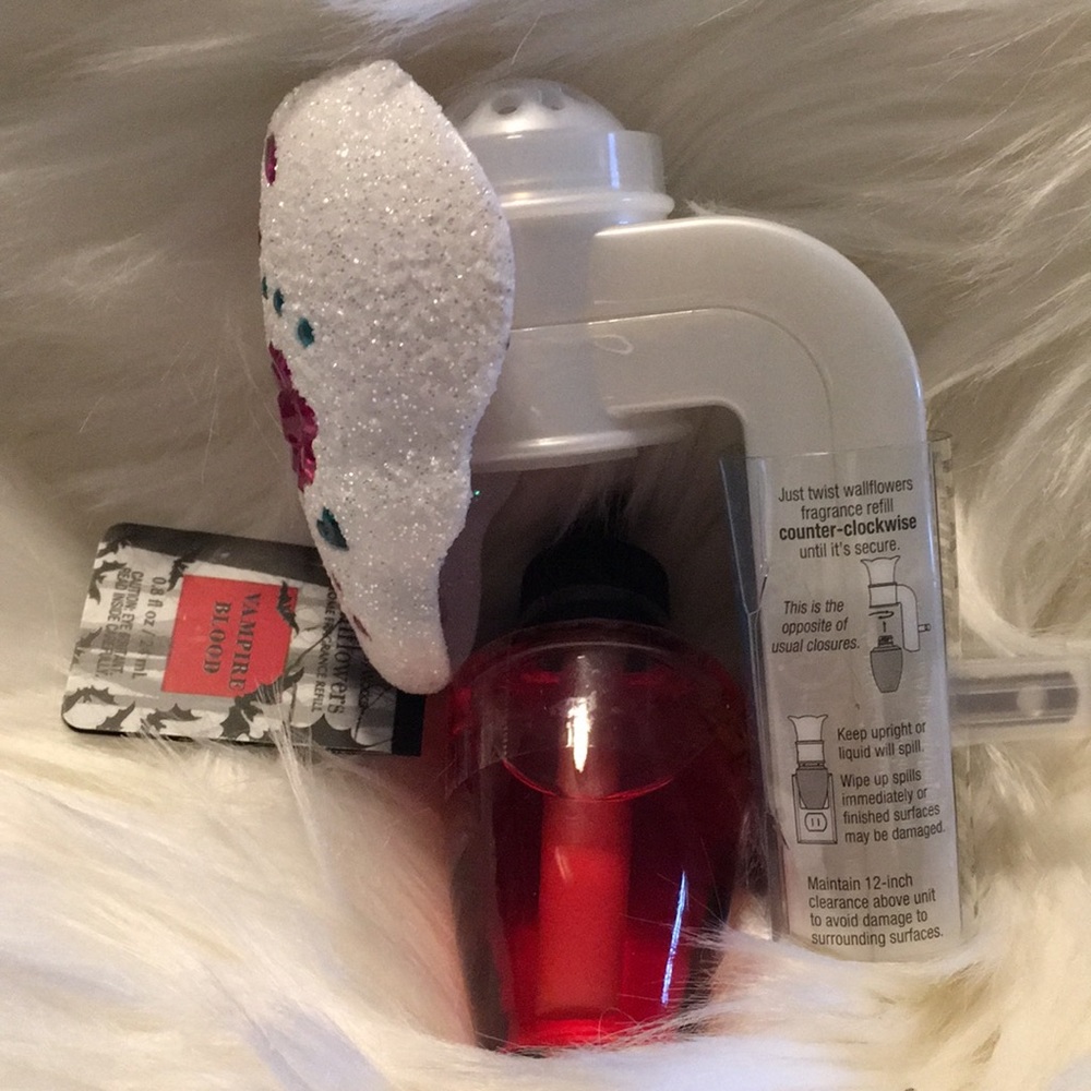 SUGAR SKULL NIGHTLIGHT
WALLFLOWER & ANY REFILL SCENT - Picture 9 of 9